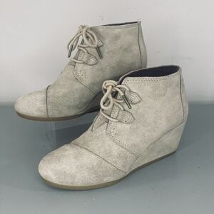 Toms Women's Kala Suede Lace-Up Wedge Booties in Desert Taupe Tan - Size 8.5